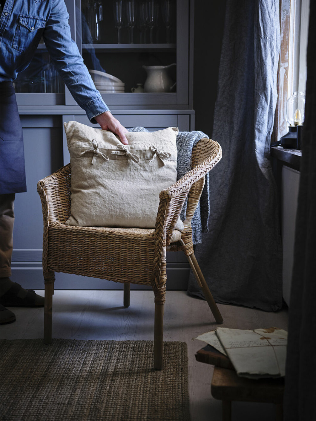 Korgstolen <em>Agen</em> med kudden <em>Aina</em>. Korgstol från Ikea