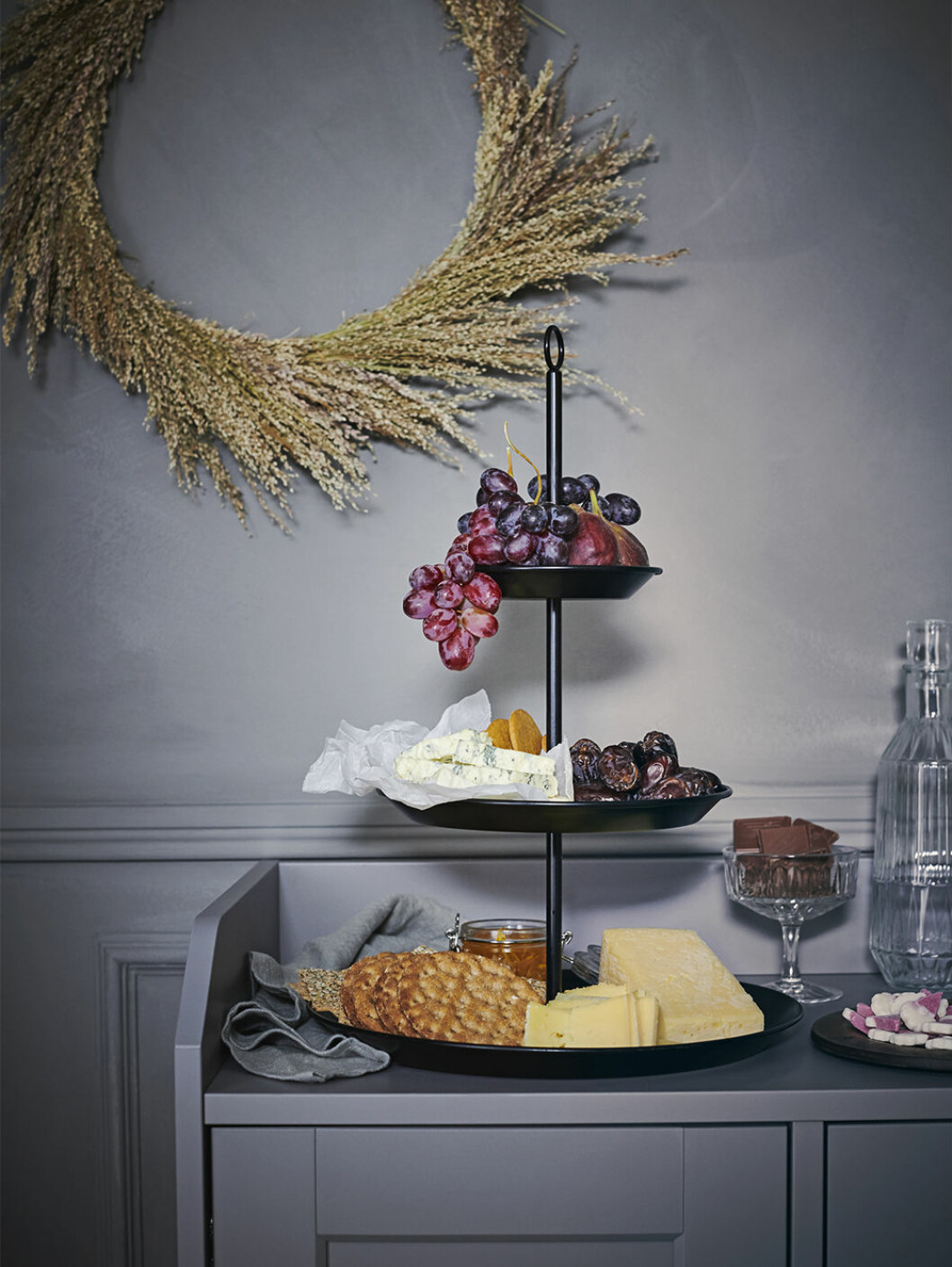 <em>Inbringande</em> uppläggningsfat är perfekt till julbordet. uppläggningsfat för fest från ikea