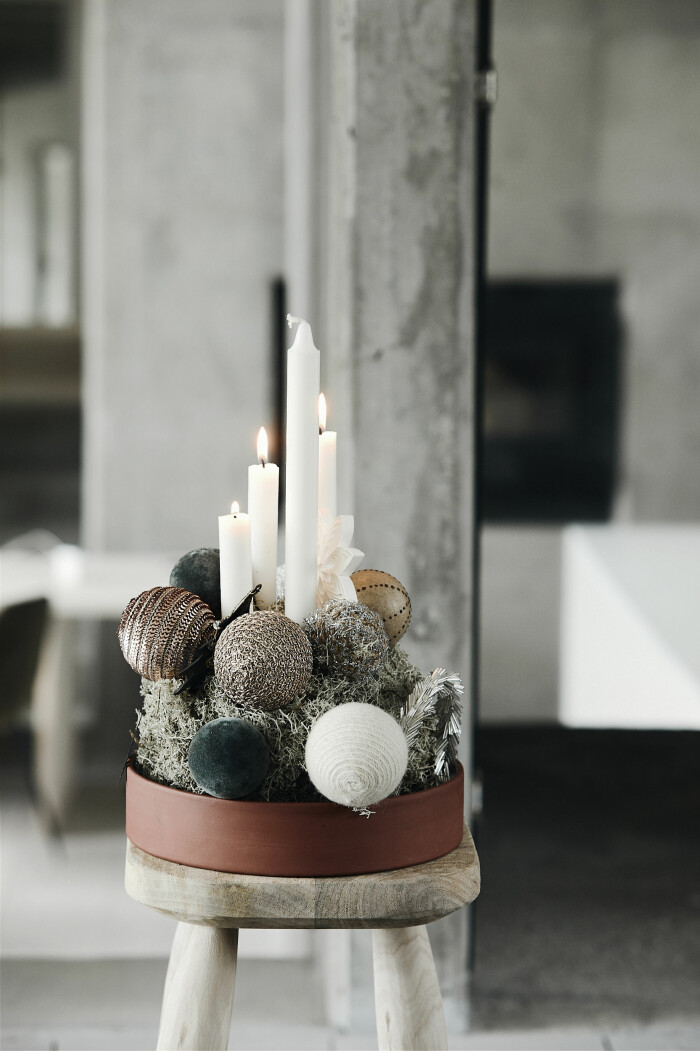 Stilleben med julkänsla. Foto: House Doctor Julstilleben med ljus