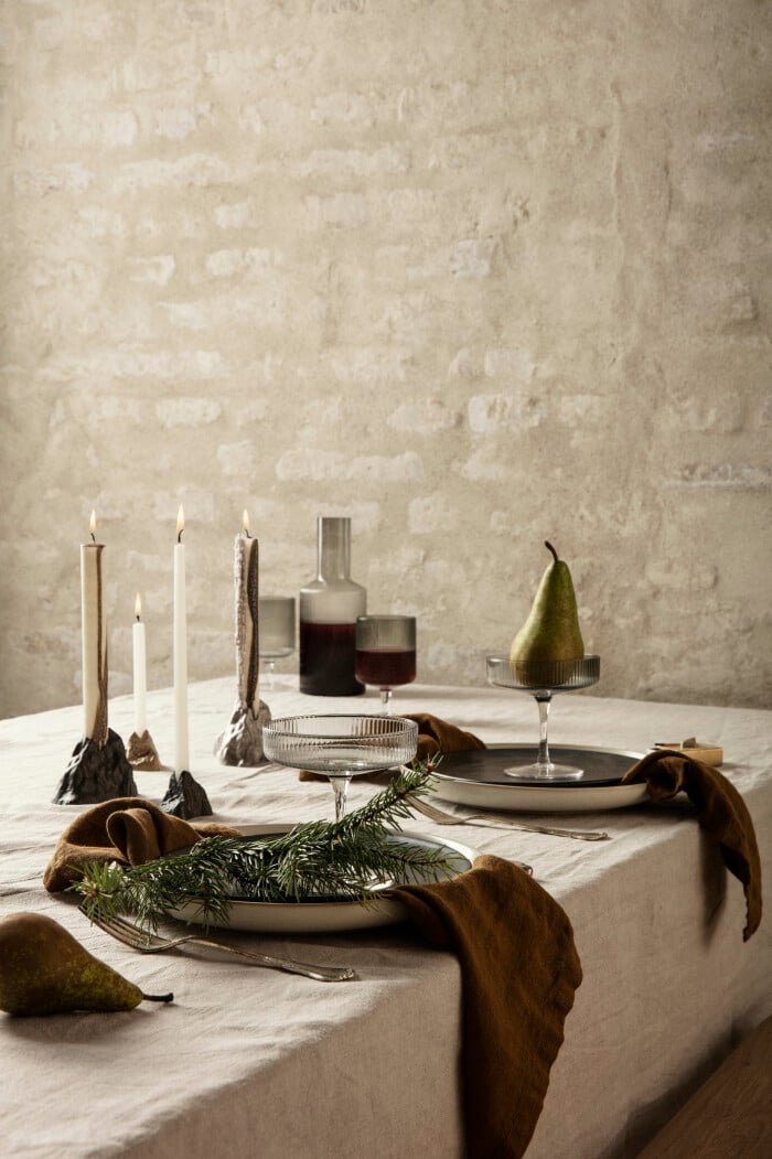 Juldukning i toner av beige, brunt och grönt? Ja, tack! Foto: Ferm living naturnära palett hos ferm living
