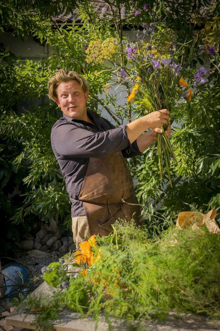 Karl Fredrik Gustafsson visste tidigt att det var blommor och trädgård som var hans liv. Hemma hos Karl Fredrik på Österlen trädgård bukett