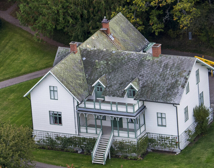 Det 500 kvadrat stora Kavaljershuset rymmer både Madeleine och Carl Philip med familjer: Sex barn mellan 3 månader och 7 år. Kavaljershuset Solliden Här bor prinsessan Sofia prins Carl Philip prinsessan Madeleine och Chris O’Neill