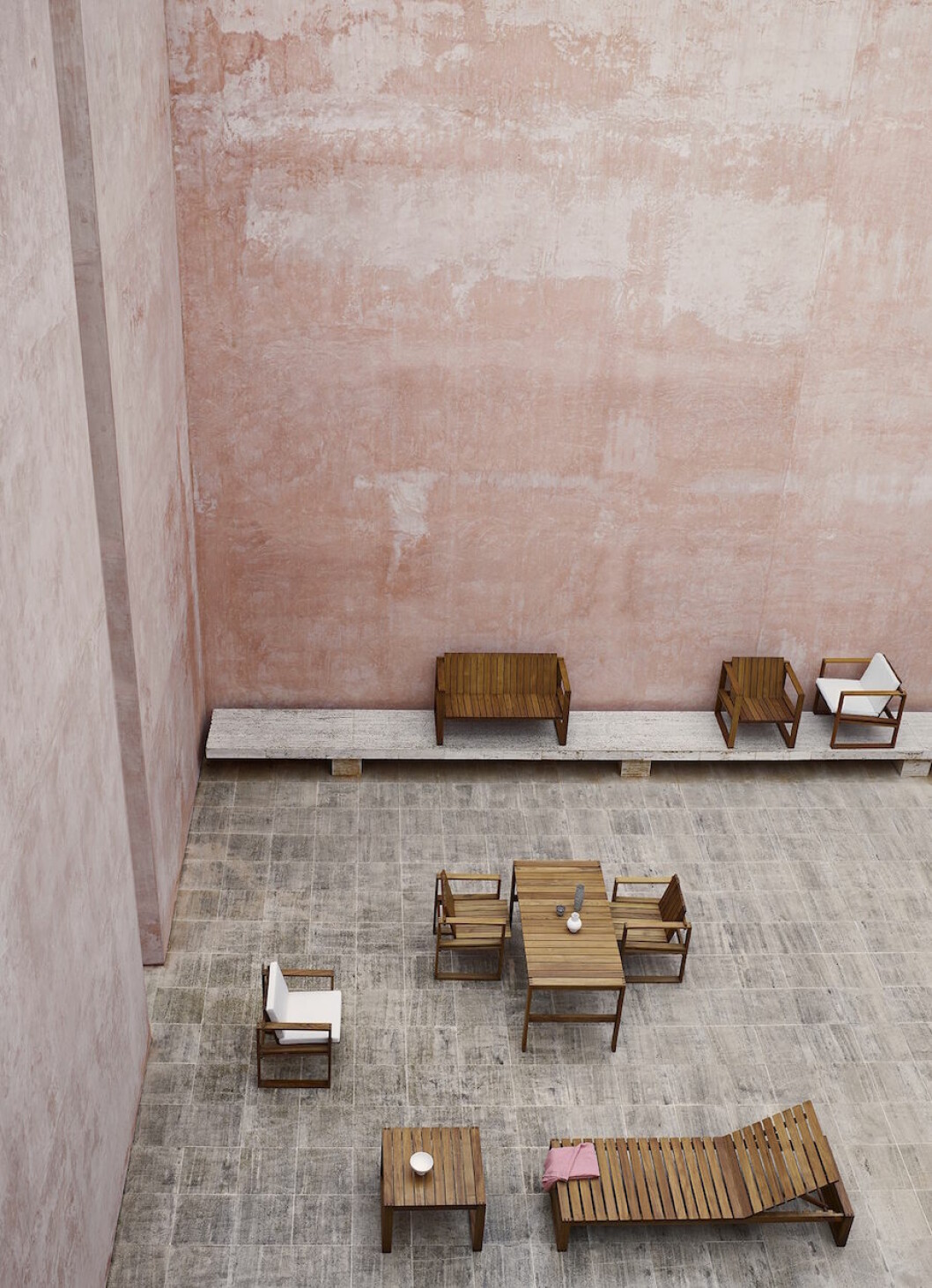 Den danske stjärnarkitekten och professorn Bodil Kjaer Indoor/Outdoor-kollektion för Carl Hansen & Søn.