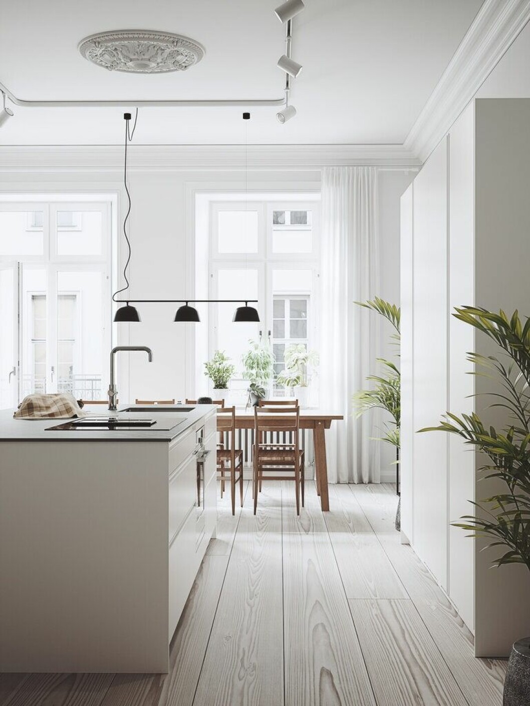 Vackert i vitt – en trend som verkligen kan bli tidlös i hemmet. köksinspiration vitt kök i sekelskifteslägenhet