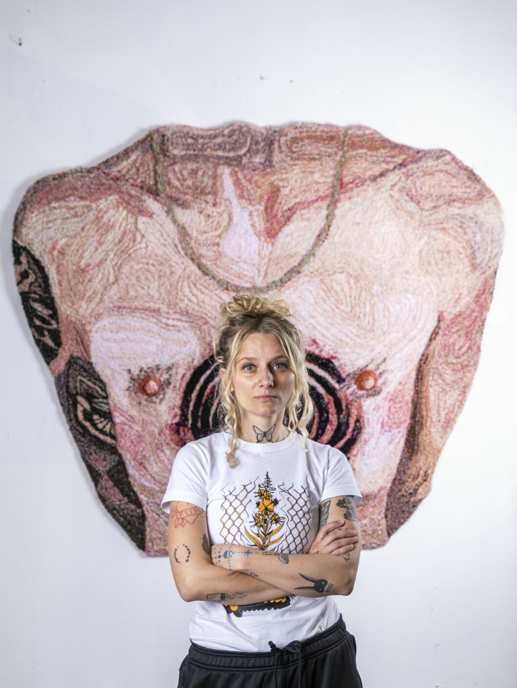 Prisad av Lauritz och med egen separatutställning på Misschiefs i centrala Stockholm. Maja Michaelsdotter Ericsson är en rising star inom konsthantverk med sina tuftade skulpturer. Konstnären Maja Michaelsdotter Ericsson – lekfullhet möter mörker
