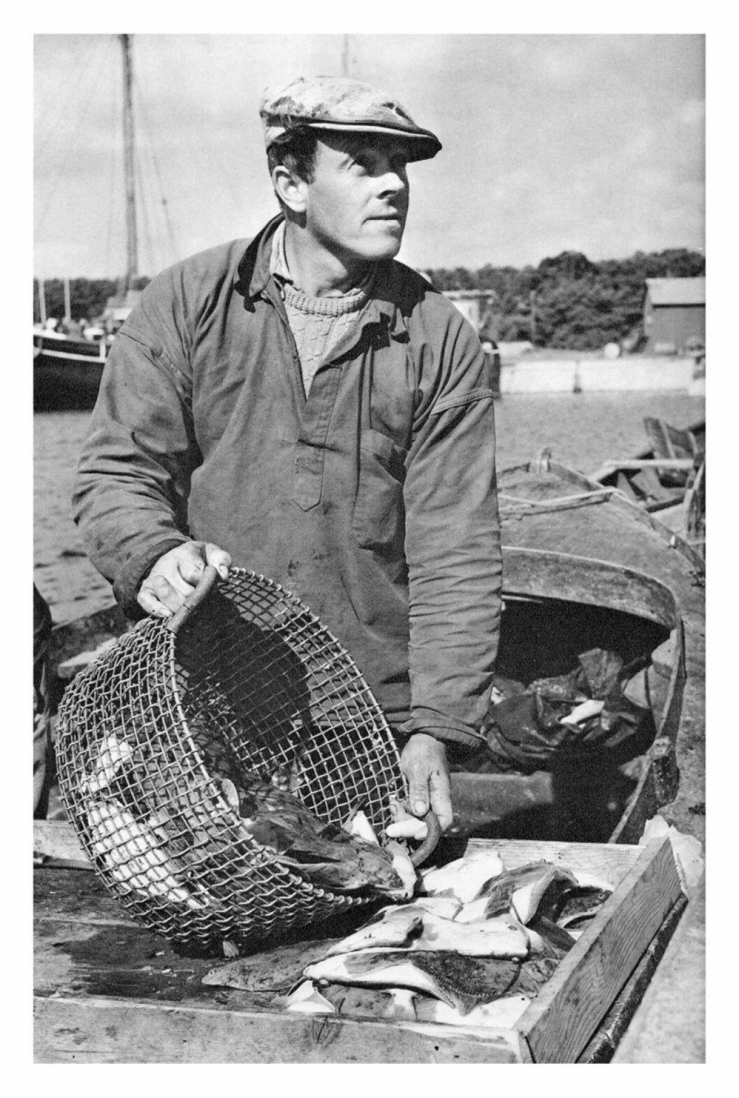 Korbokorgen har sina rötter i fiskenäringen på västkusten. Bilden ovan är tagen i Skägganäs 1947. Modellen är en Korbo Classic 345. Korbo