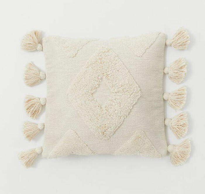 Kuddfodral med tofsar från H&M Home