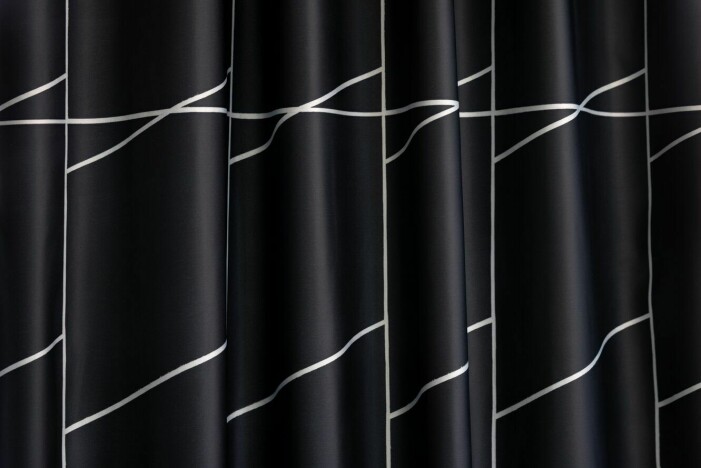 Danska Kvadrat är aktuella med flera nya samarbeten. Ett med grafiska formgivaren och konstnären Alain Biltereyst som har gjort ett, naturligtvis, grafiskt mönster. Kvadrat har även många skira nya material. Kvadrat