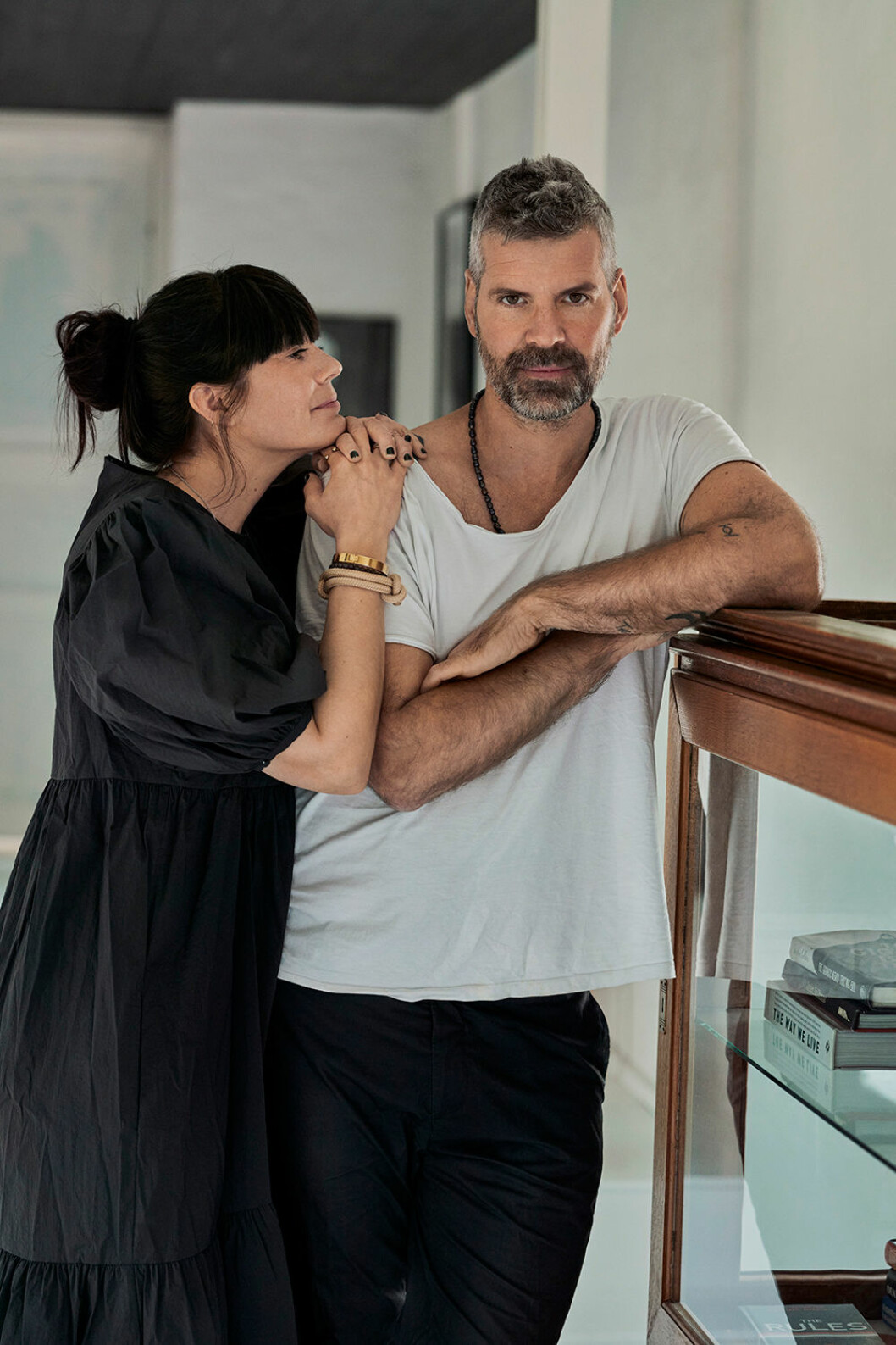 Stylist och fotograf i samma hem. Sofia Ragnwald Odier och Nils Odier. paret odier