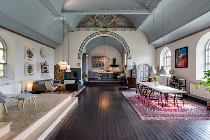 Kyrka till salu