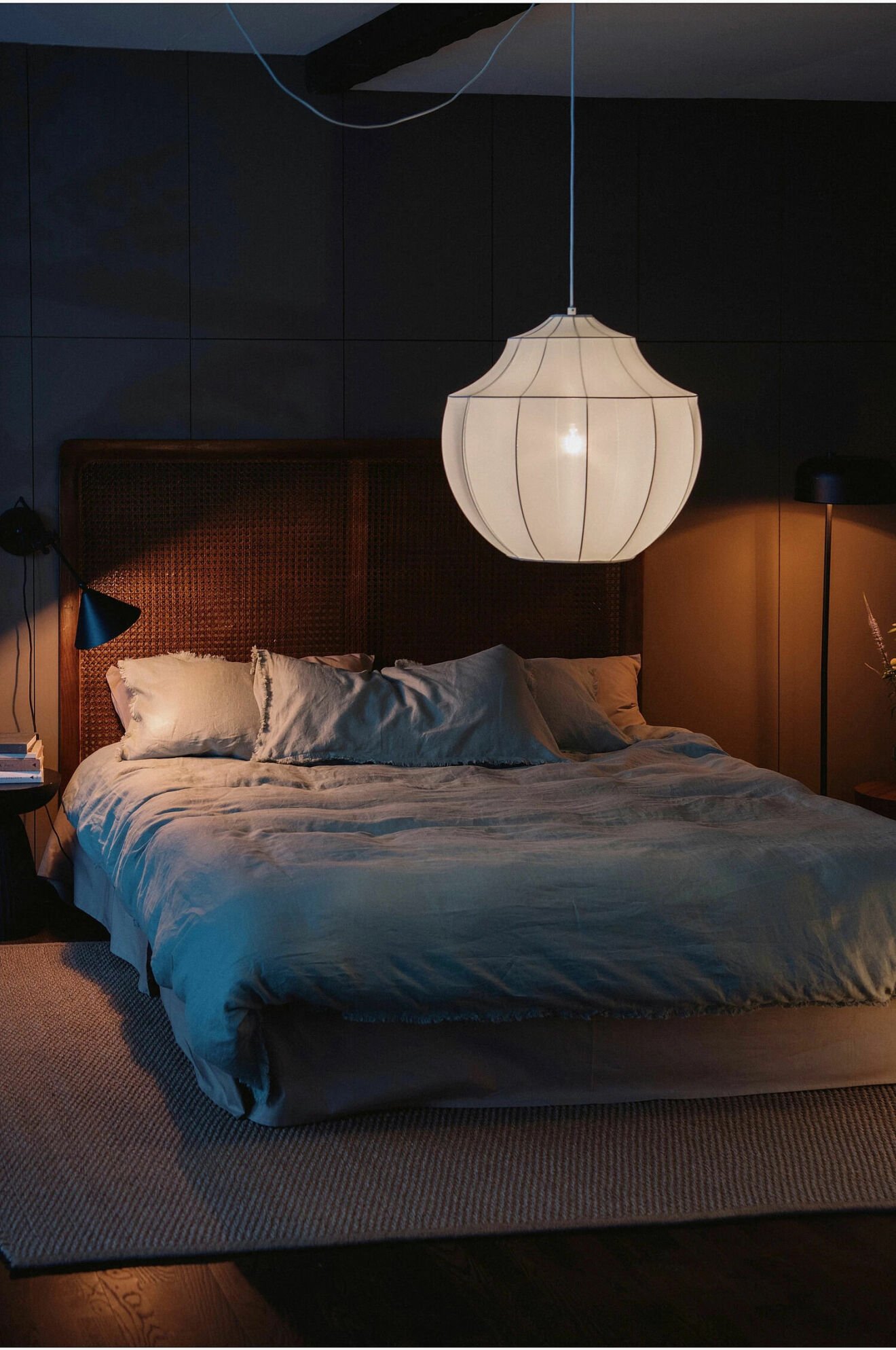Tre olika lampor i sovrum från Jotex