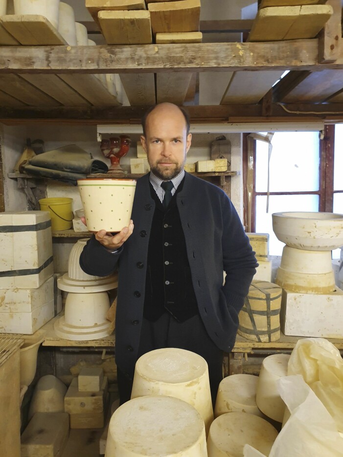 Lars besöker gärna Nittsjö keramik för att komplettera sin samling krukor. Lars Nilsson besöker Nittsjö keramik.