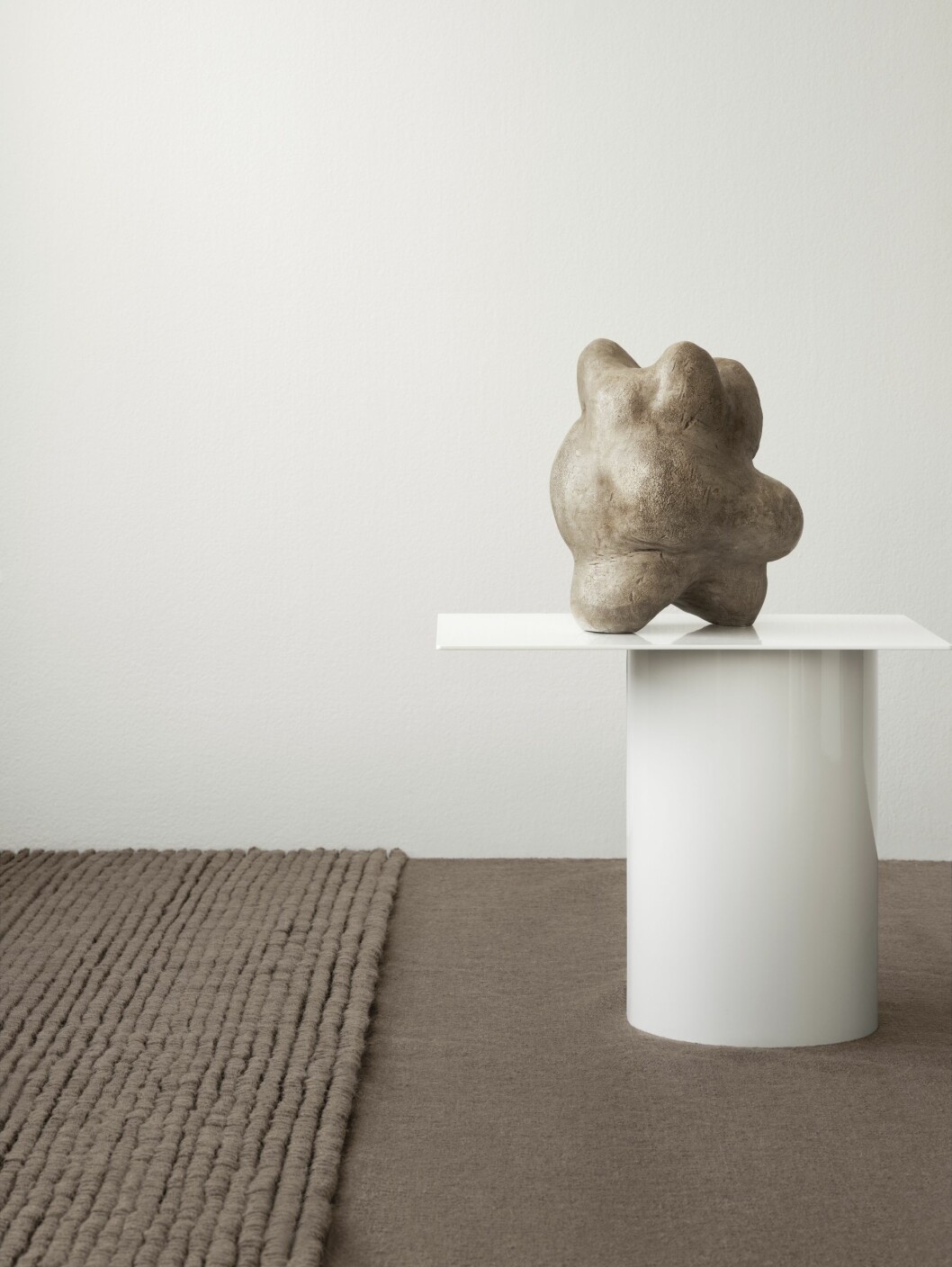 Lotta Agaton har inrett hundratals miljöer men endast designat någon enstaka möbel tidigare. Lotta Agaton gör möbler tillsammans med Layered.