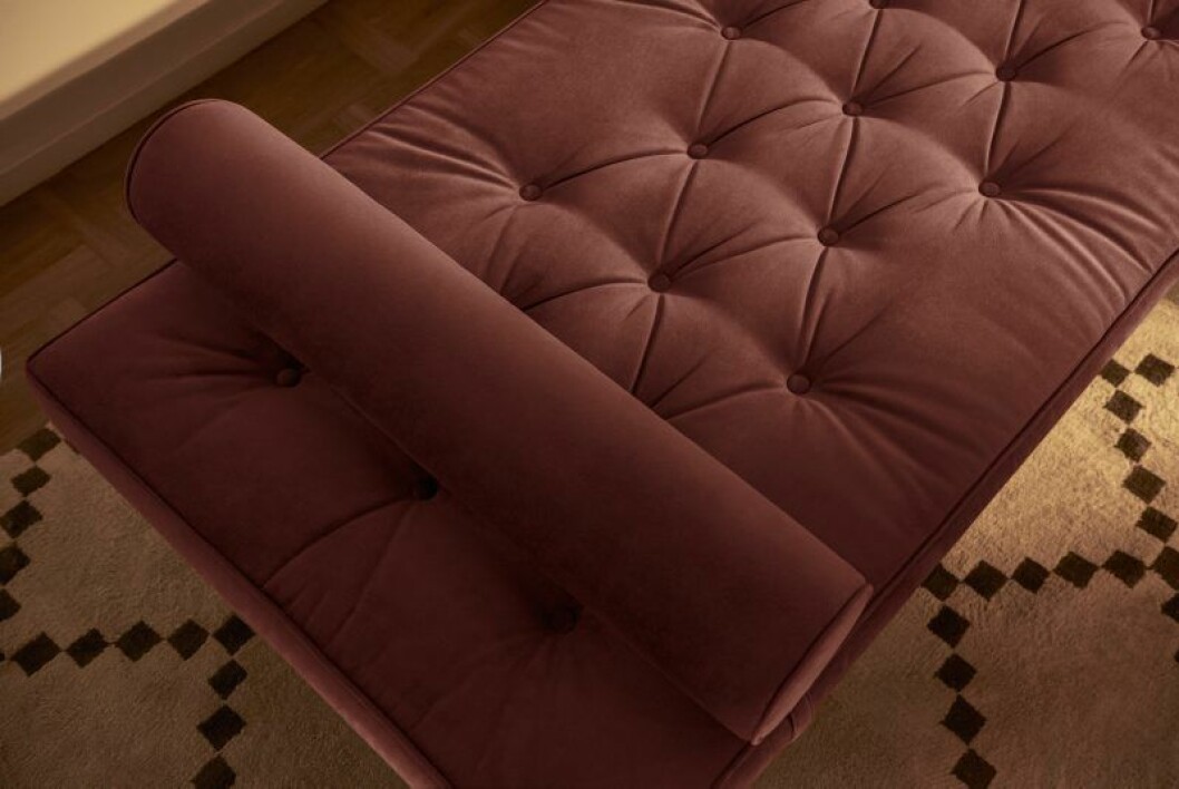 Ritzy Daybed, burnt rose.