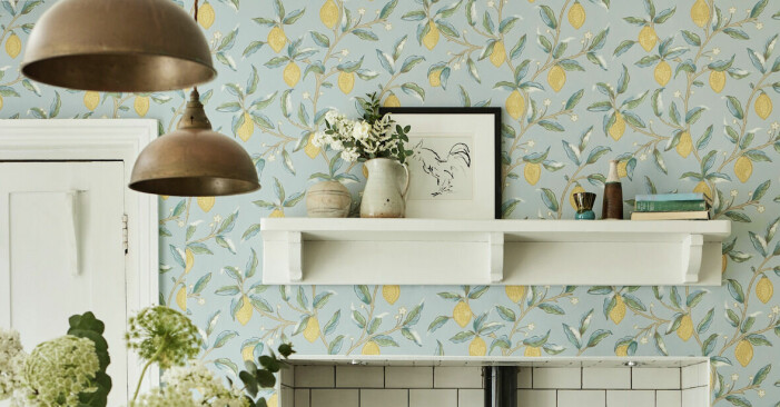 Tapeten Lemon Tree från William Morris & Co är en av Morris mest älskade tapetmönster. <a target="_blank" href="https://www.engelskatapetmagasinet.se/sv/articles/2.236.25743/william-morris-co-lemon-tree">Läs mer här</a>. Lemon Tree William Morris tapet