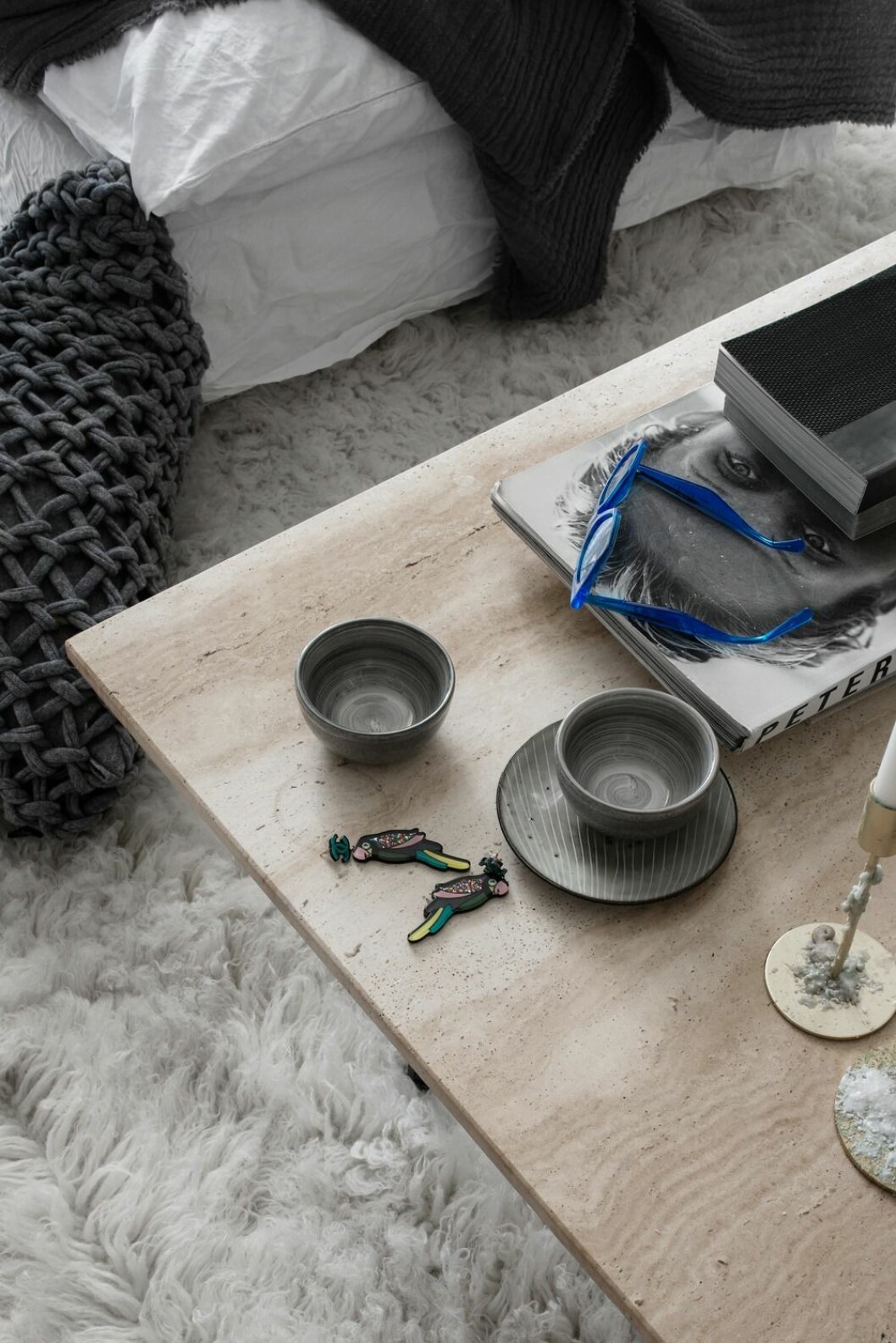 Det är de små detaljerna som gör skillnad. Jag blandar små sideboard med en bananpalmsdjungel i hallen och mässing<br>ihop med silver«,<br>säger Linn.