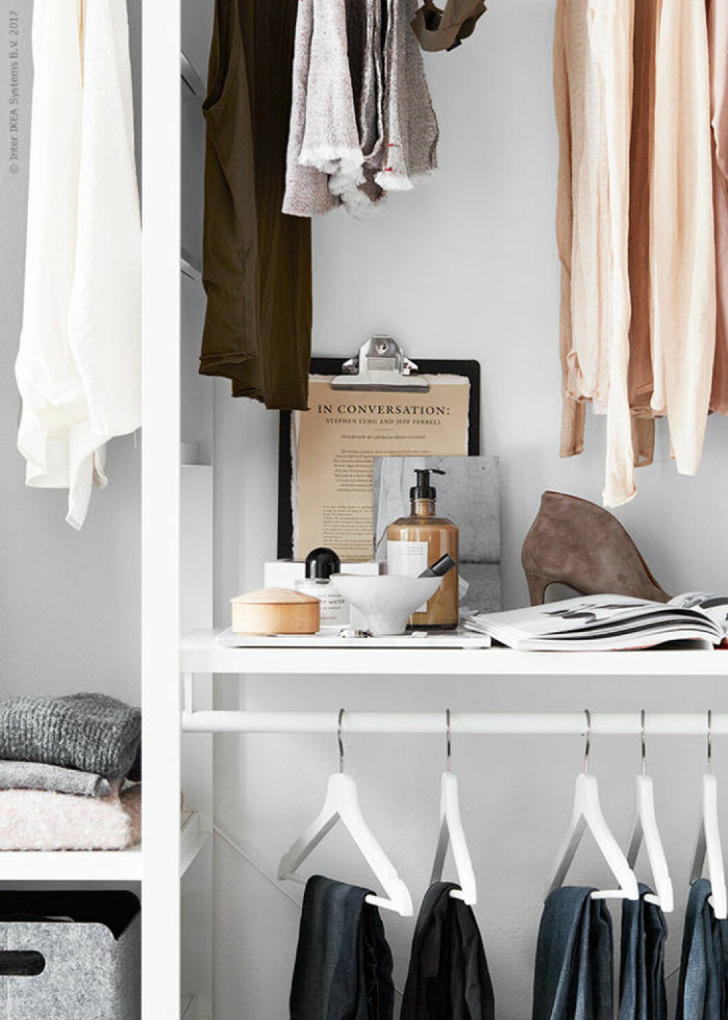 Foto: <a href="http://www.omarsson.se/" target="_blank" rel="noopener">Ragnar Ómarsson</a>/<a href="http://livethemma.ikea.se/organisera-mera-med-elvarli/" target="_blank" rel="noopener">Ikea Livet Hemma</a> Styling: <a href="https://www.instagram.com/pellahedeby/" target="_blank" rel="noopener">Pella Hedeby</a>