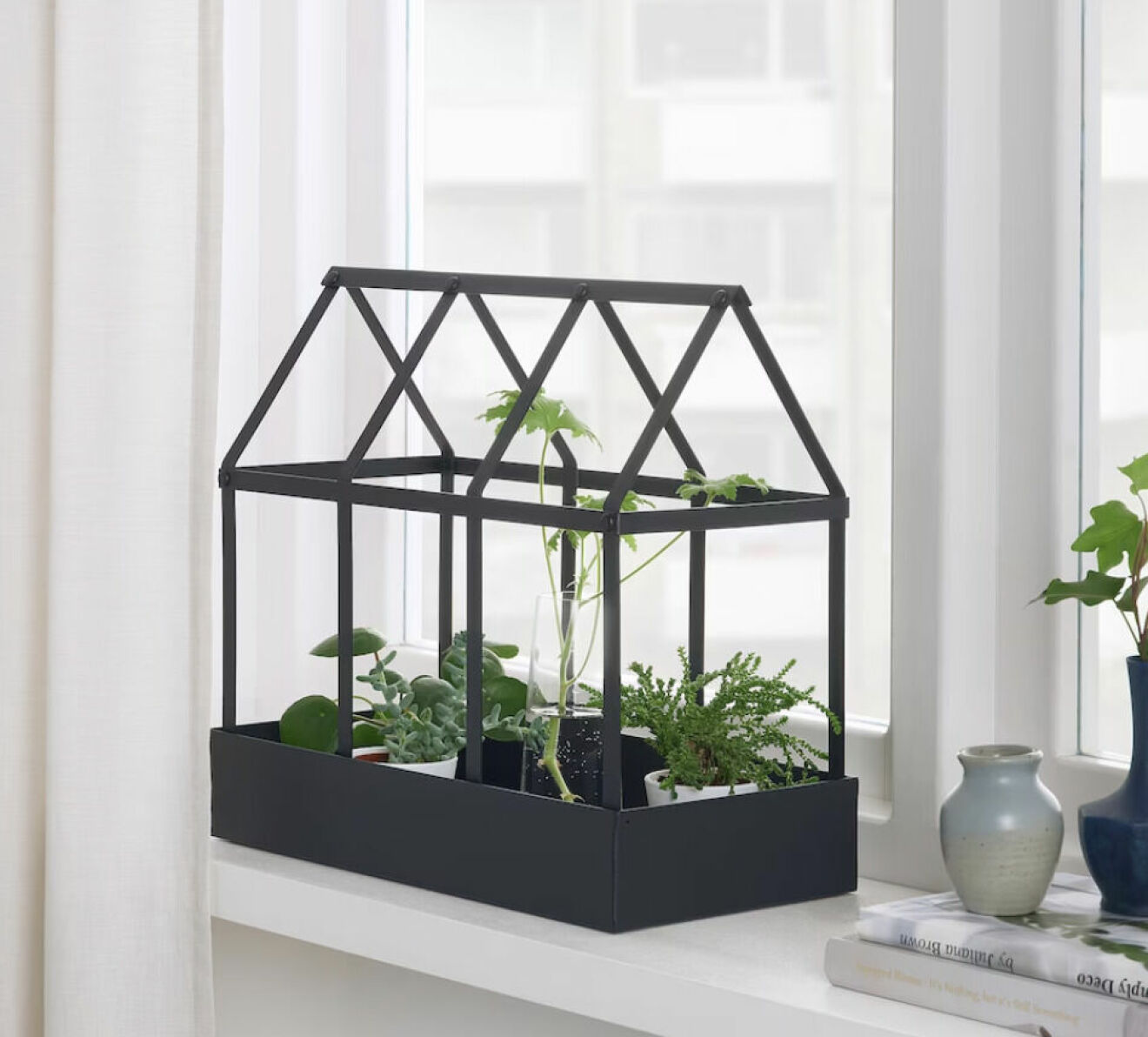 Svart litet växthus från IKEA