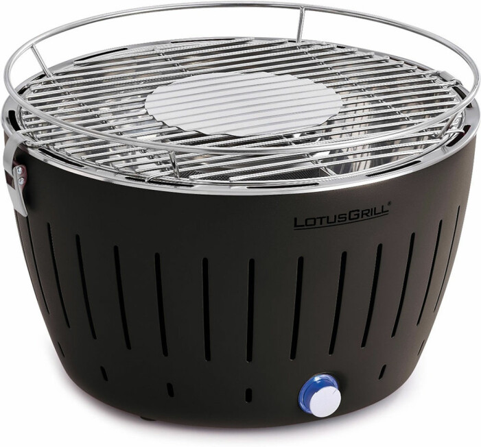 Klicka på bilden för att komma direkt till grillen.<a target="_blank" rel="nofollow" href="https://ion.cervera.se/t/t?a=1144356953&as=1213658102&t=2&tk=1&url=https://www.cervera.se/produkt/lotusgrill-lotusgrill-lotusgrill-g-340-antracitgra&epi=RE-inr—barbara-grillar-lotus-"> </a> Lotusgrill bärbar och rökfri kolgrill