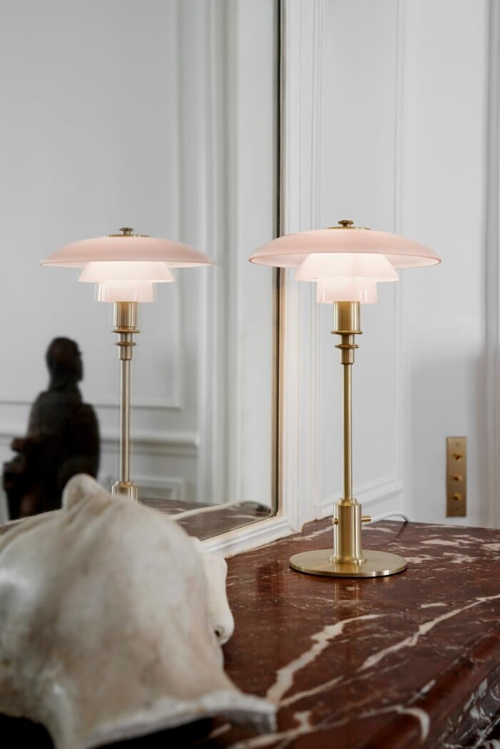 Louis Poulsens klassiska PH lampa, designad av Poul Henningsens i ny romantiskt rosa ton. Louis Poulsen lampa