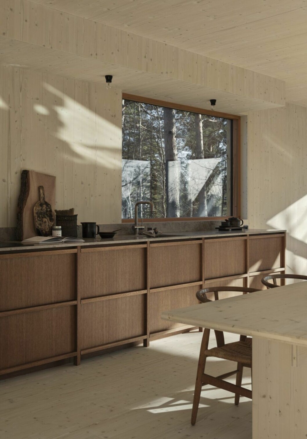 <span style="font-size: 16px">Platsbyggt kök i </span><a style="font-size: 16px" href="https://www.residencemagazine.se/martin-lydens-hallbara-drom-trahuset-i-svinninge/">Martin Lydéns hållbara trähus i Svinninge</a><span style="font-size: 16px">.</span>