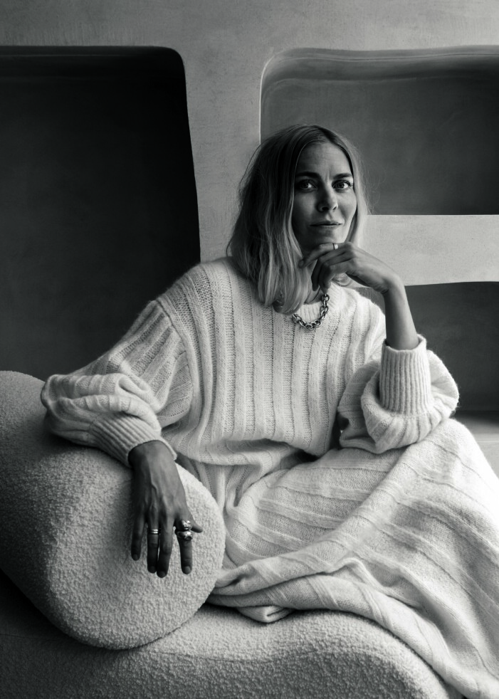 Maja Dixdotter är kreativ chef på By Malene Birger. Hon är utbildad designer och har designat H&M:s Conscious-kollektioner i åtta år. Delägare och designer i mattföretaget Cappelen Dimyr. Maja Dixdotter.