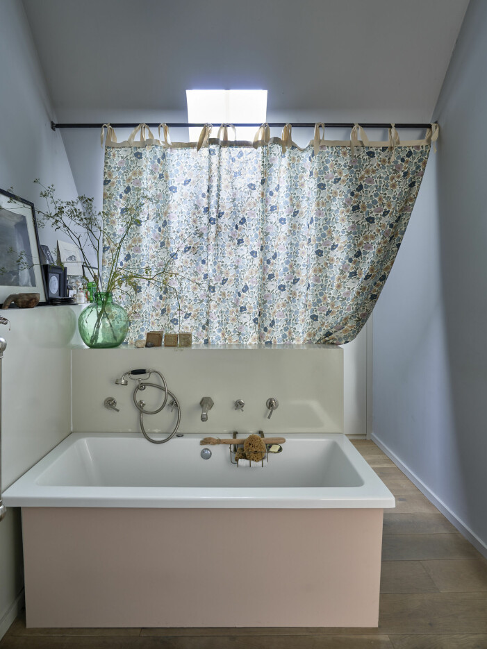 Var tydlig med vilken slags känsla du vill skapa i rummet innan du börjar måla. Foto: Farrow & Ball. Inred med målade tak, smarta tips