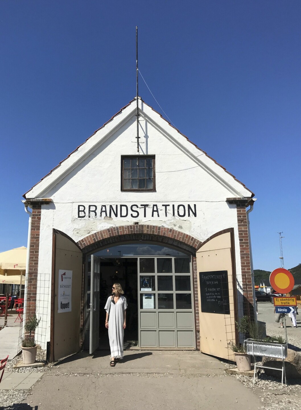 Malin Persson älskar Kullahalvön i nordvästra Skåne. Brandstationen är ett av hennes favoritställen och ett självklart vattenhål för Mölleborna. Kafé, lunchservering och matbutik i hamnen.