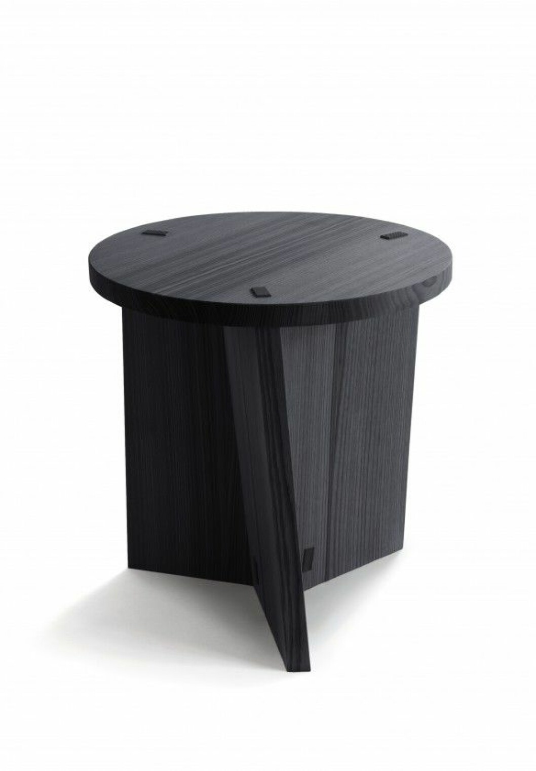 Marfa-stool-by-Claesson-Koivisto-Rune_photo-Studio-Chikako-Harada_N-I-K-A-R-I-1-585x842