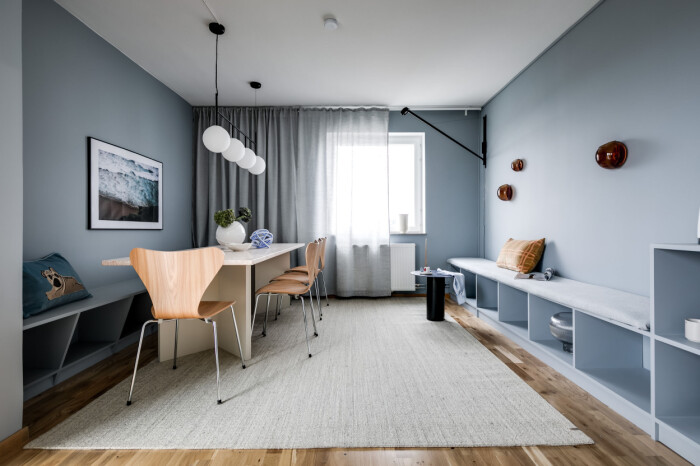 Matplatsen i co-living-lägenheten. Foto: Henrik Nero matplats med väggar målade i en harmonisk ljusblå färg från jotun