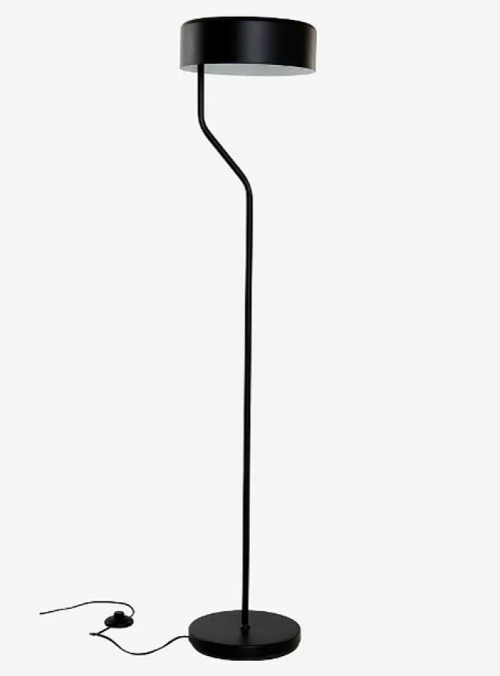 matt svart golvlampa