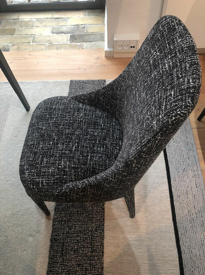 Boucléklädd fåtölj hos Max Alto. Som även syns i mattan. Boucle fåtölj Max Alto