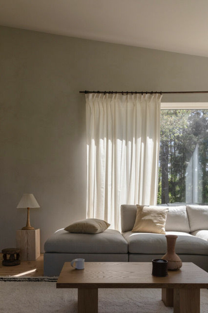 Melimelis nya soffa <span class=" italic" data-lab-italic_desktop="italic">Lucie</span> har äntligen sett dagens ljus och passar utmärkt i alla slags hem, större som mindre. Melimelis nya soffa Lucie är här