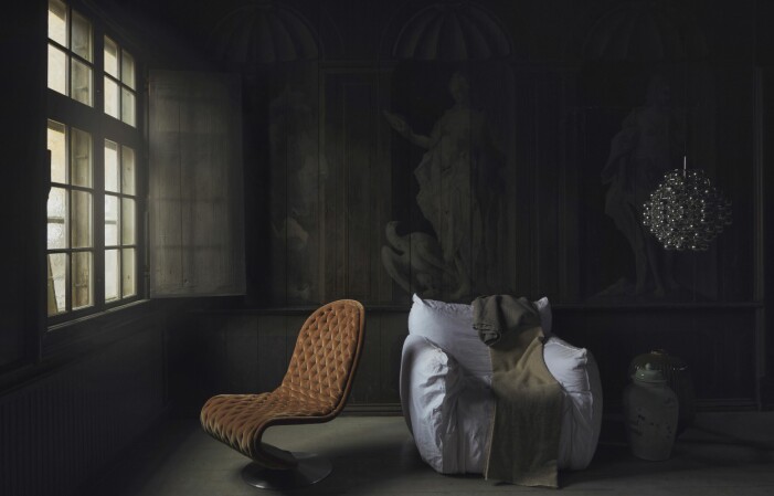 Miljö skapad av Sophia Bratt för Artilleriet. Verner Pantons Swivel chair och fåtölj Nuvola 05 lounge chair, Gervasoni, från 27 440:-. Miljö skapad av Sophia Bratt för Artilleriet.