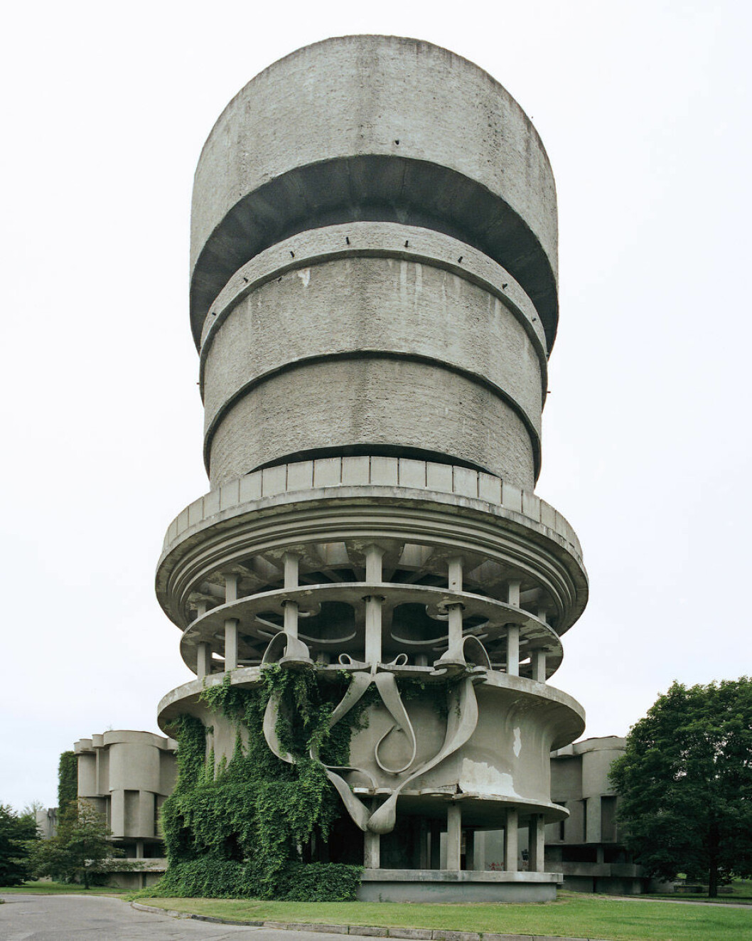 Balneological Hospital Water Tower, Druskininkai, Litauen, 2004 modern-forms-photo-essay-nicolas-grospierre_dezeen_936_10