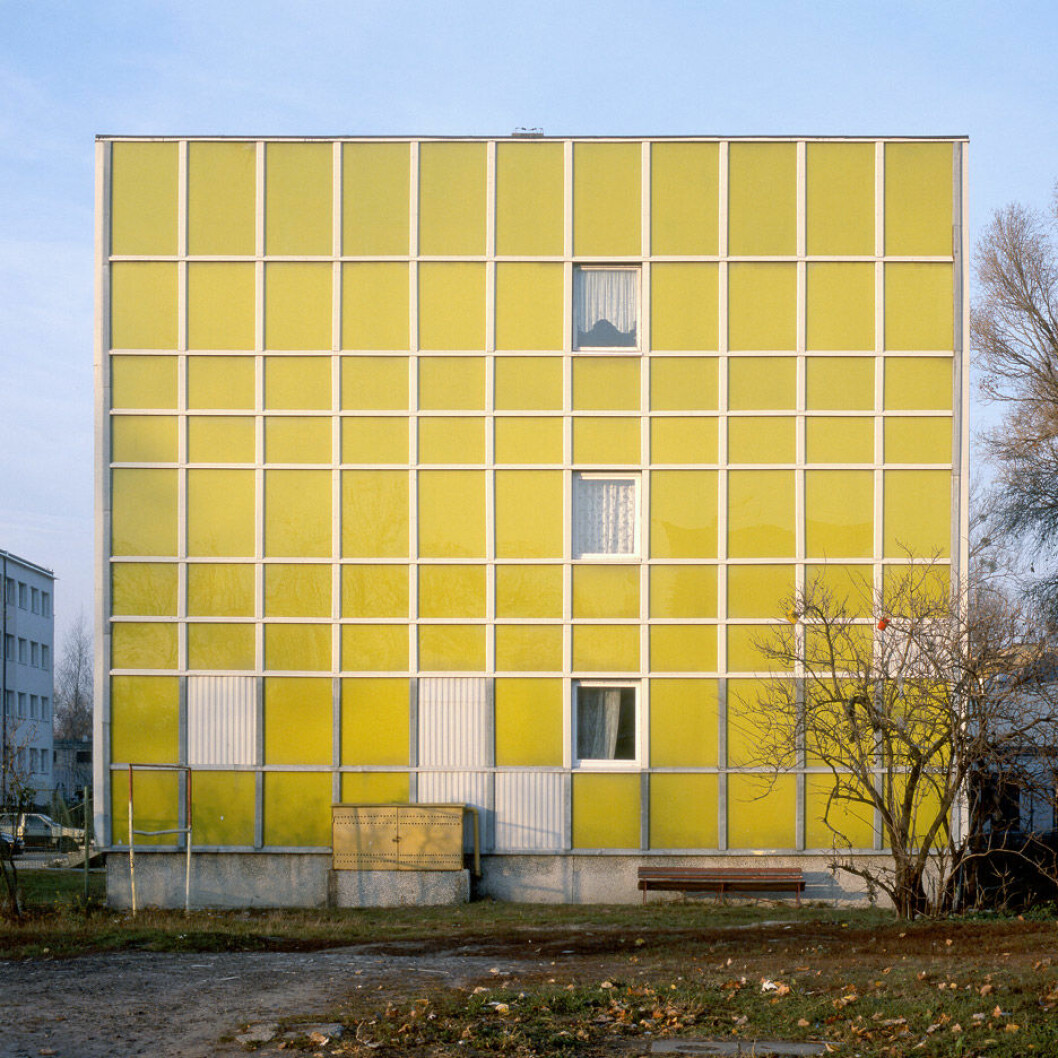 Yellow Housing Estate, Warsaws, Polen, 2005 modern-forms-photo-essay-nicolas-grospierre_dezeen_936_4