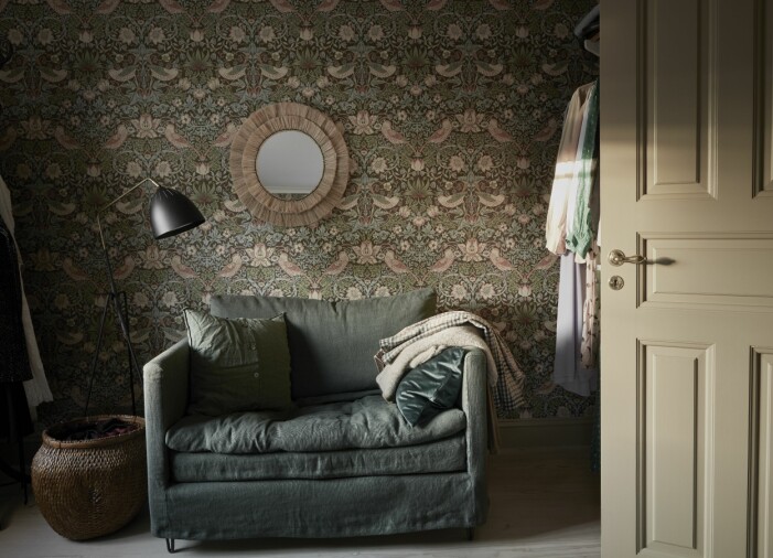 Morristapet och loveseat i sovrummet. Morristapet och loveseat i sovrum