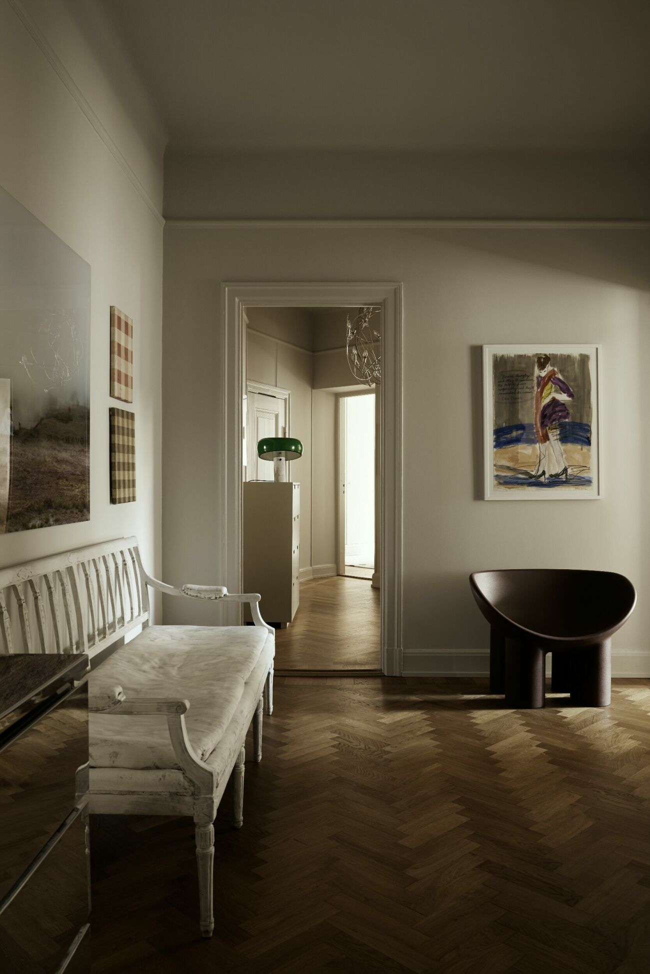 Gustaviansk soffa i hall.