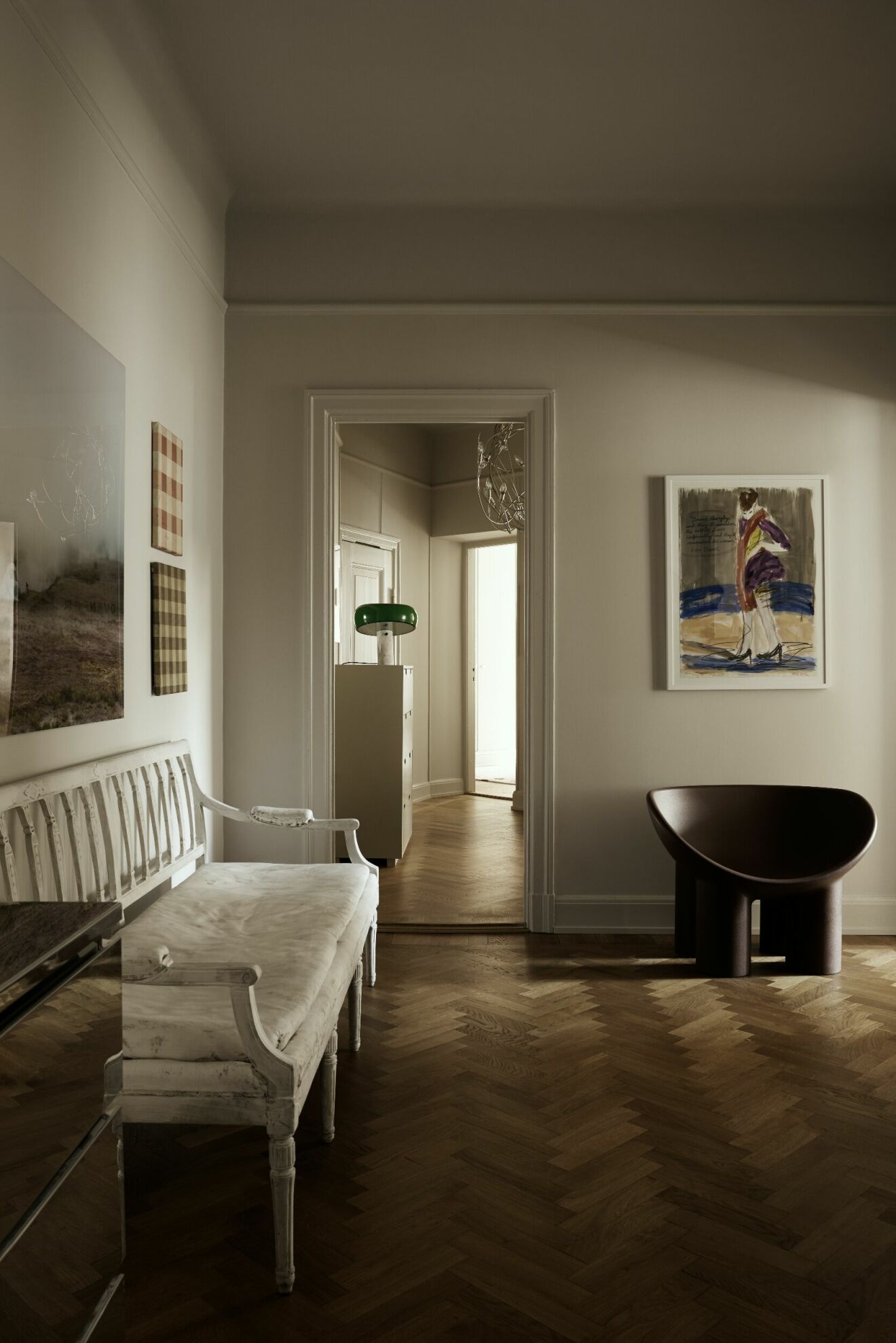 Gustaviansk soffa i hall.