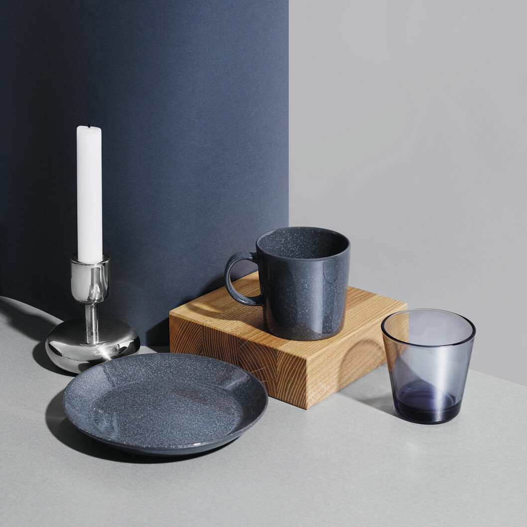 En av Iittalas bästsäljande ljusstakar Nappula, designad av Matti Klenell.