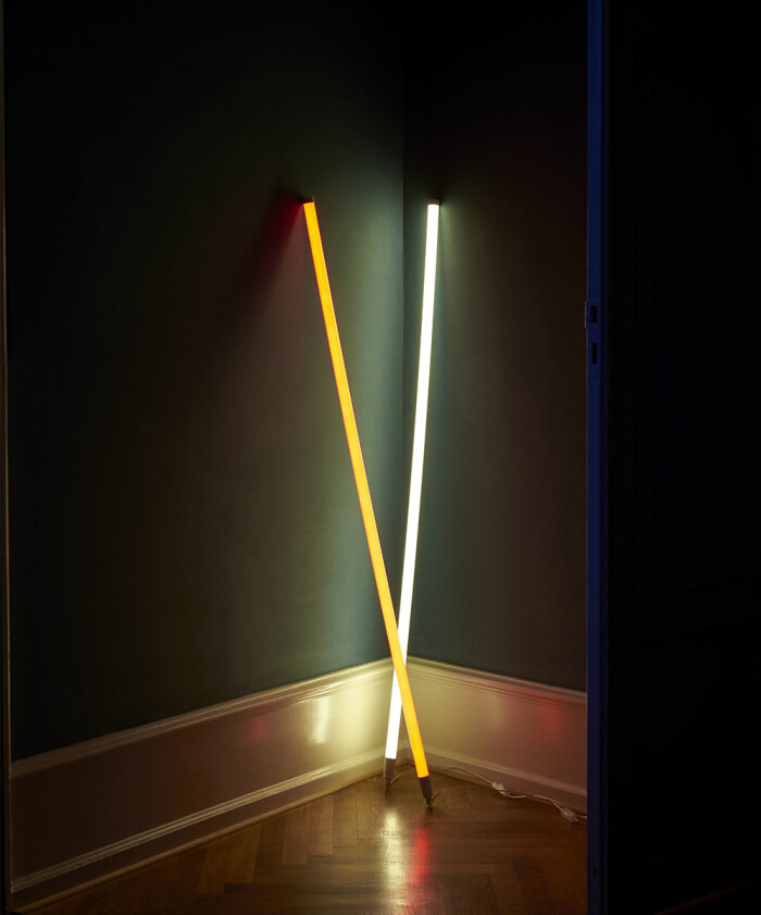 Lys upp och sätt färg på hallen med led-ljus i neon. Foto: Hay neon led-rör i hallen från hay