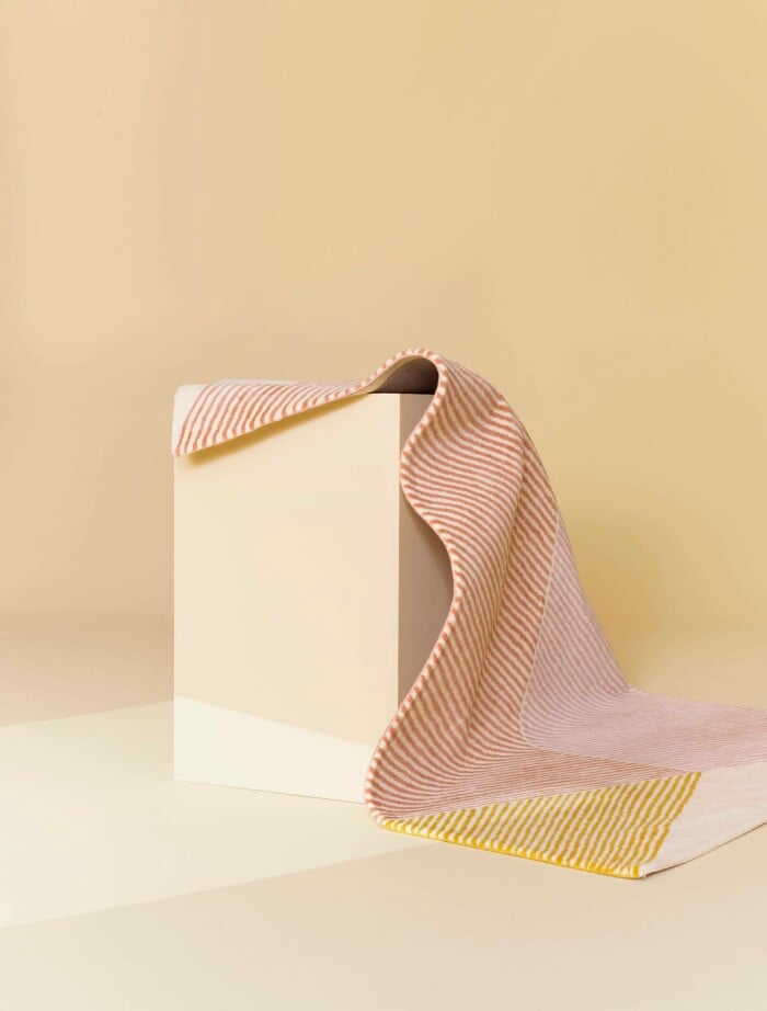 Grafisk i rosa och gult från NJRD
