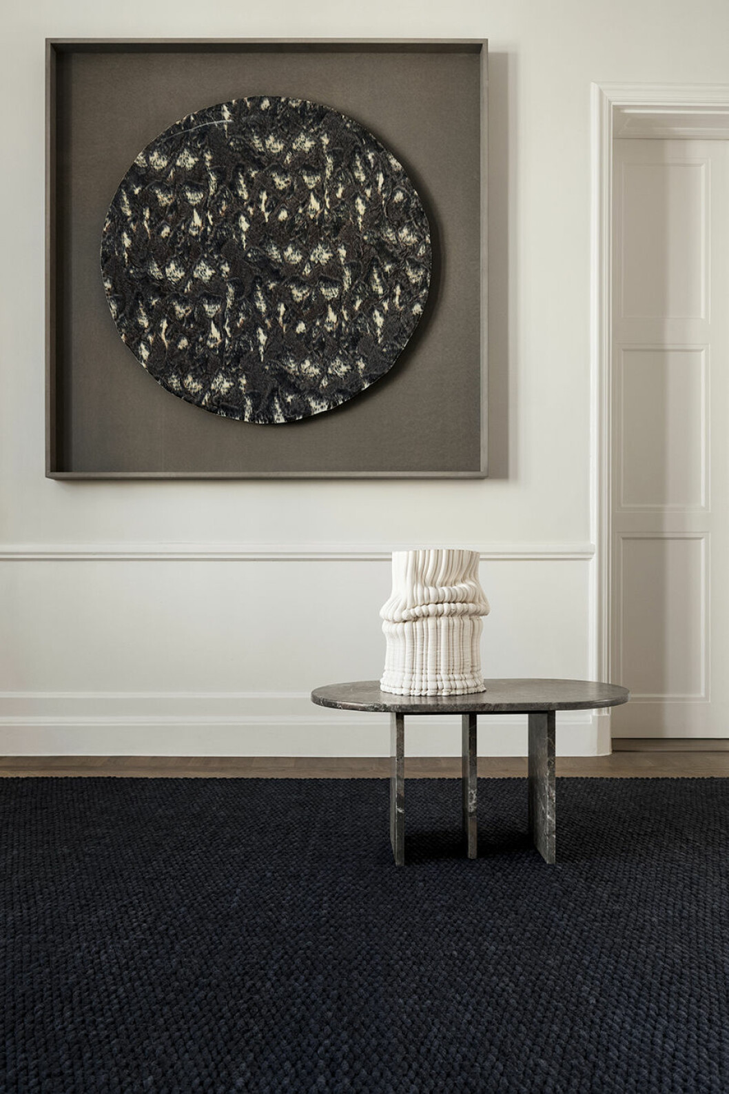 Nordic Knots senaste kollektion Dunes speglar deras kärlek för textur och hur man kan få fram det i Enfärgade mattor för att ge ett rum en mjuk och ombonad känsla. I höst kommer en kollektion som satsar på hotellkänsla.lux book nordic knots nordic knots tavla vas