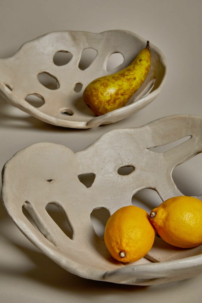 Skapa din egen statementpiece i lera till sidobordet eller hyllan! Foto & DIY-kit i lera: <a target="_blank" href="https://www.nkdware.com/collections/make-at-home-kit">Nkdware</a> diy kit i keramik och lera