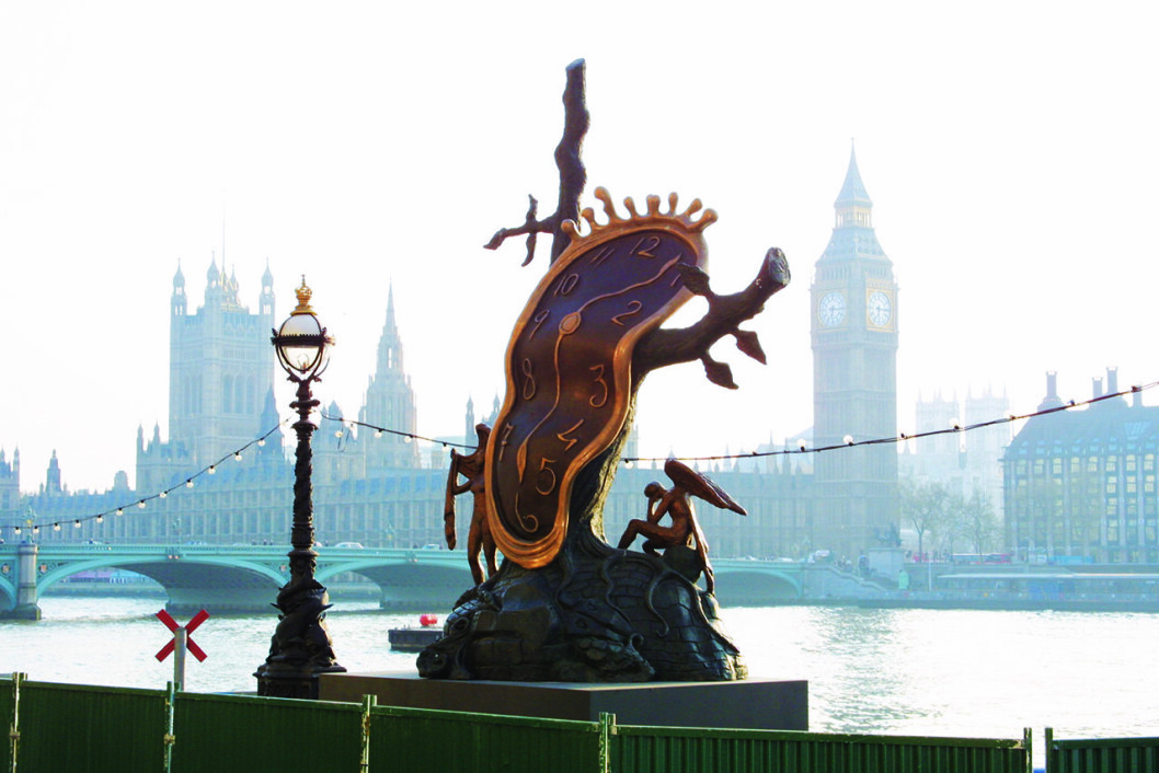 Verket ”Nobility of Time” när det visades upp i London. dali london
