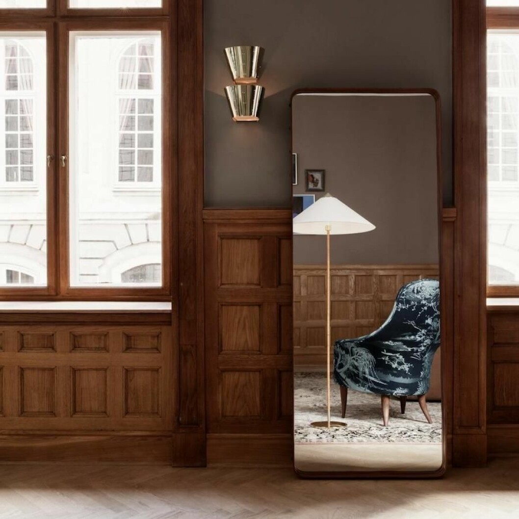 Gubi återlanserar golvlampan 9602 designad av Paavo Thyrnell.