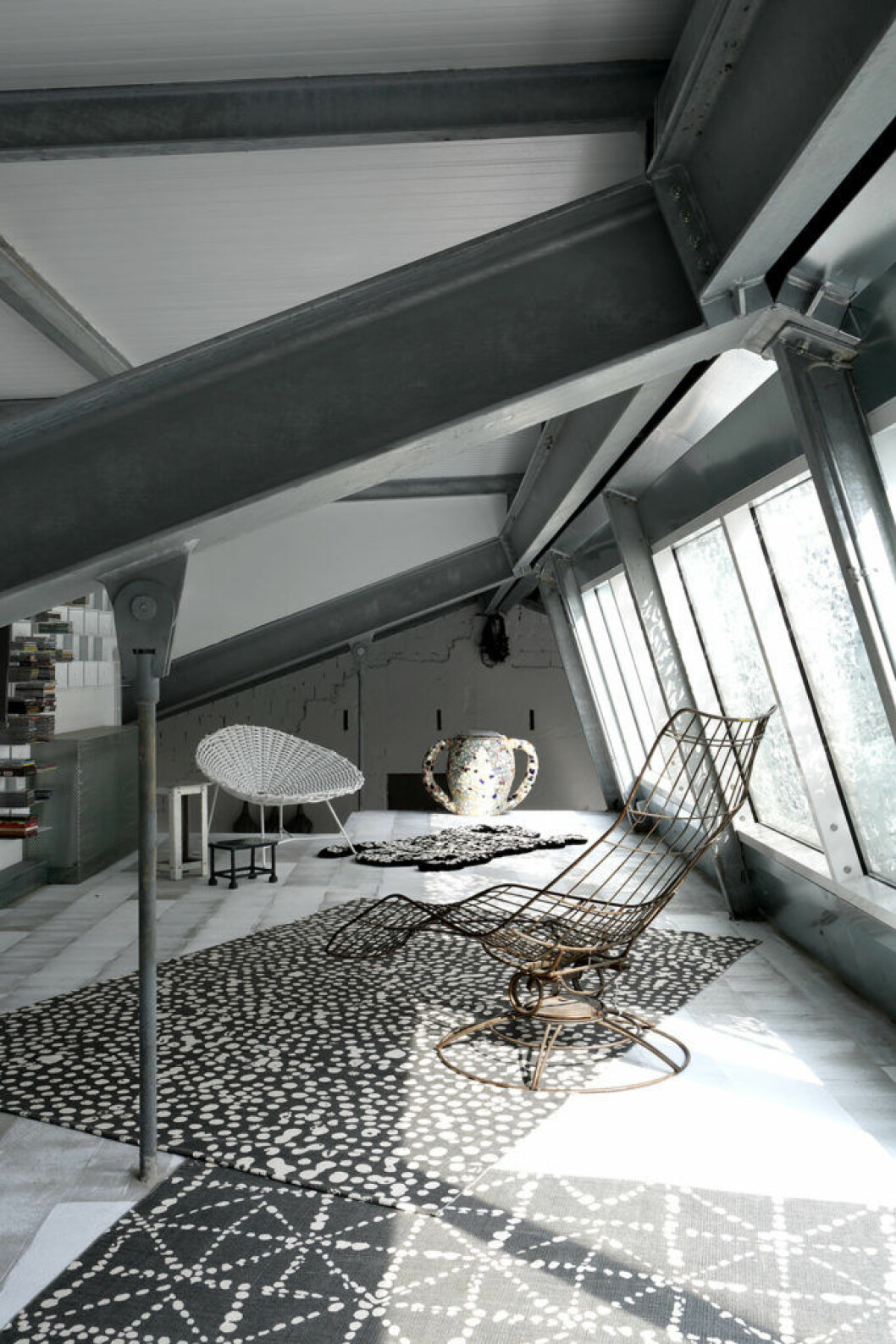 Hemma hos Paola i Milano. Foton via <a href="http://www.surfacemag.com/articles/design-paola-navone-inside-her-home-milan/" target="_blank" rel="noopener">Surface mag</a>.