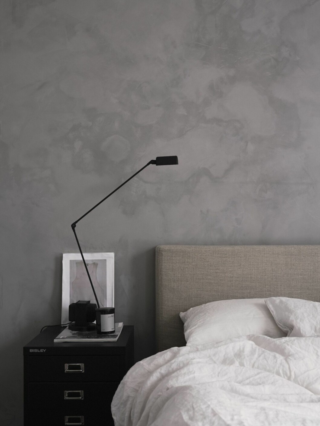 Minimalistisk magi i sovrummet hemma hos stylisten Pella Hedeby, Foto: Ragnar Omarsson