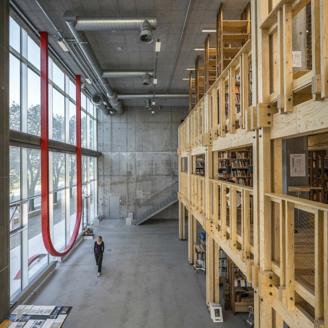 »Nya Aarhus school of architecture, av Vargo Nielsen Palle, är en grupp av byggnader med större fokus på vad som fyller byggnaden än byggnadens yta.«