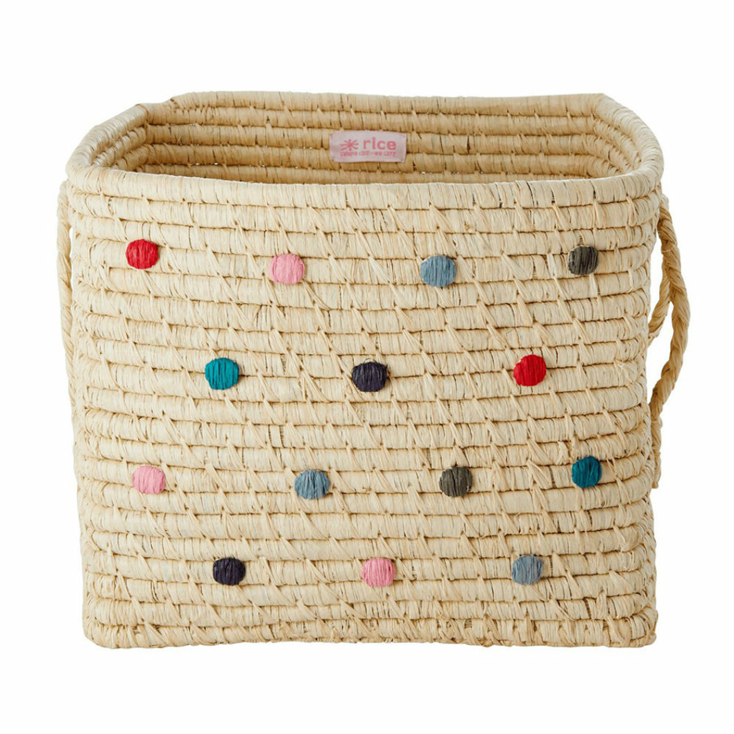 prickig korg i raffia